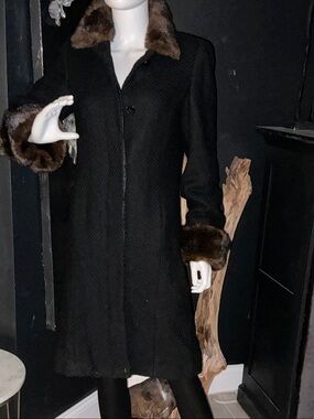 Isaac Mizrahi Black Coat with Brown Fur Trim